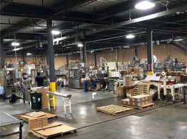 Popredajné inštalačné stroje