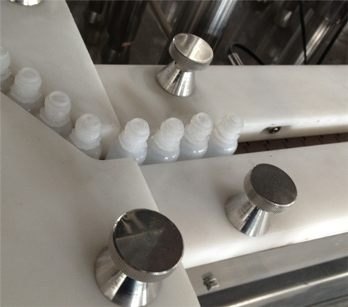 zariadenie na uzatváranie fliaš